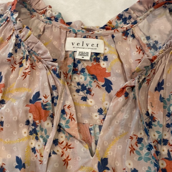 GUC Velvet Maternity pink floral blouse Sz M - Picture 2 of 2